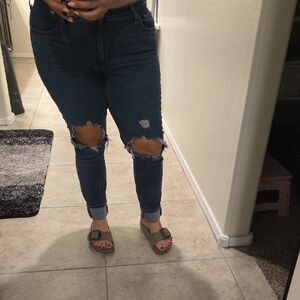Levi Distressed Blue Jeans